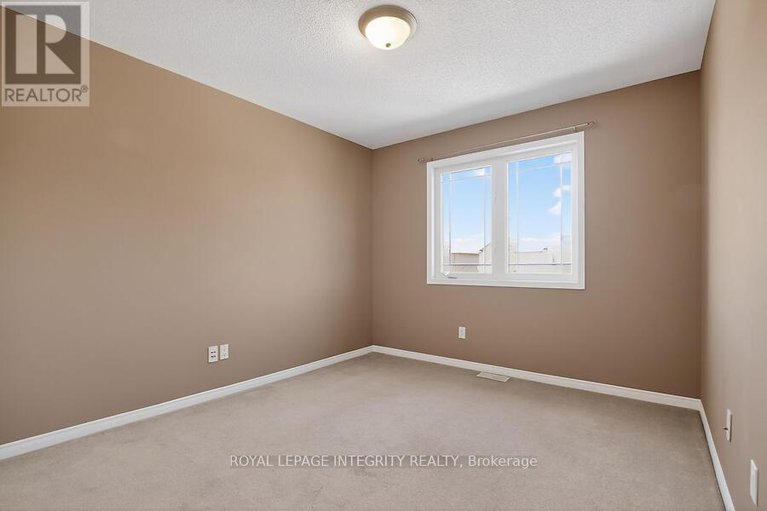 29579806/672-pepperville-crescent-e/emerald-meadowstrailwest/ottawa/ontario/K2M0E4_18