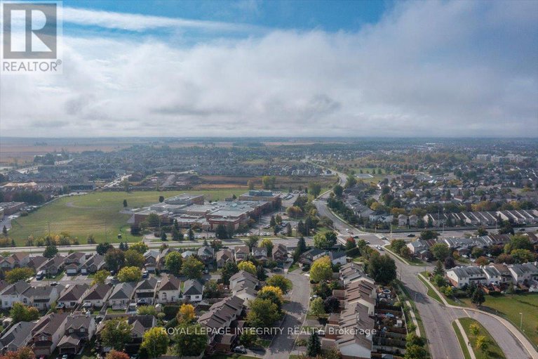 28906811/2018-winsome-terrace/fallingbrookgardenway-south/ottawa/ontario/K4A4Y4_47