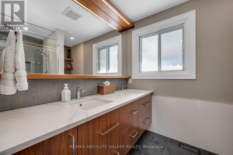 29422550/19-lambert-drive/sheahan-estatestrend-village/ottawa/ontario/K2H5Y3_20