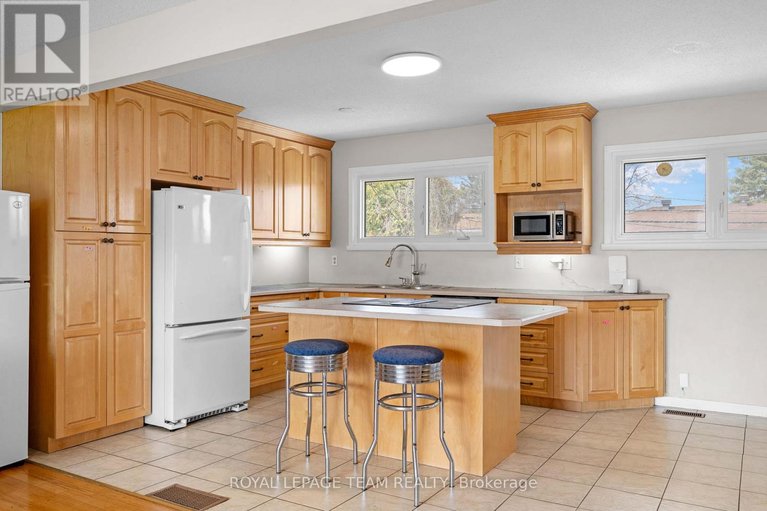 29660609/50-hilliard-avenue/city-viewskylinefisher-heightsparkwood-hills/ottawa/ontario/K2E6C1_4