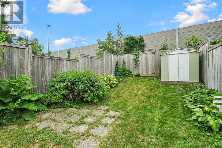 28538565/296-pintail-terrace/chatelaine-village/ottawa/ontario/K1E2A1_44