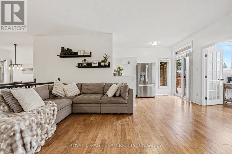 29555380/689-vermillion-drive/riverside-southgloucester-glen/ottawa/ontario/K1V1W2_7