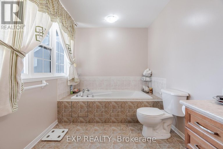 28723605/1049-fieldfair-way/notting-hillsummerside/ottawa/ontario/K4A0E2_23