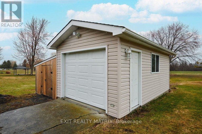 29619267/4717-mcneely-road/sarsfieldbearbrook/ottawa/ontario/K4B0J2_30