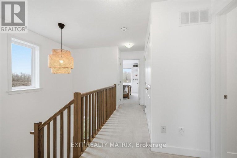 29118512/641-putney-crescent/stittsville-south/ottawa/ontario/K2S2N7_23