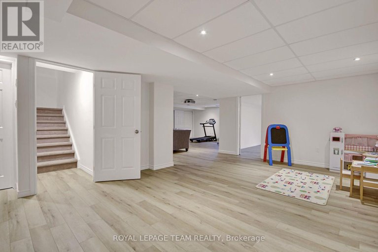 29064308/5719-stuewe-drive/manotick-east-to-manotick-station/ottawa/ontario/K4M1L2_33