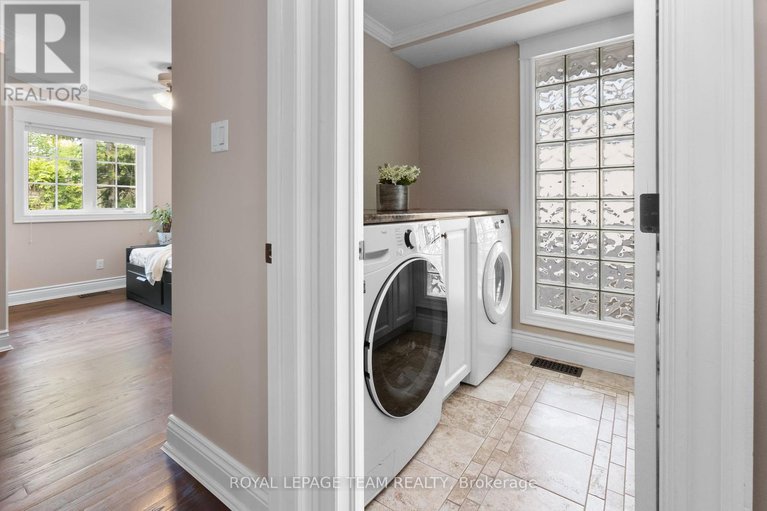 28424968/524-broadview-avenue/mckellarhighland/ottawa/ontario/K2A2L4_11