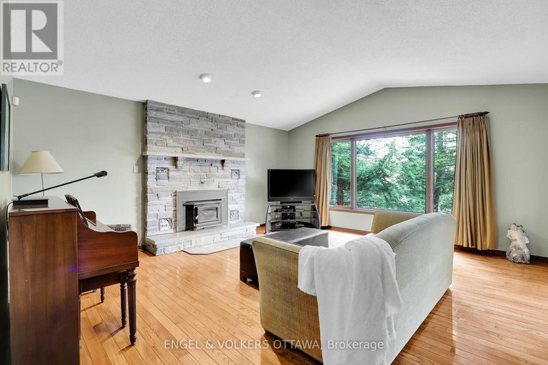 28202827/7-deerfield-drive/mcnabbraeside-twps/mcnabbraeside/ontario/K0A3L0_20