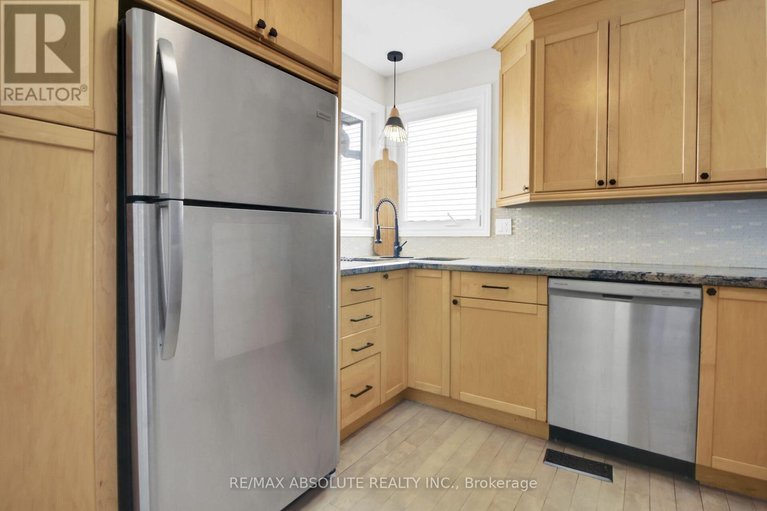 29532776/294-turnstone-court/chatelaine-village/ottawa/ontario/K1E2V2_22