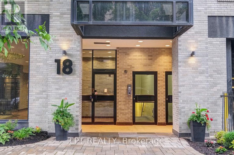 28725974/ph3-18-nepean-street/ottawa-centre/ottawa/ontario/K2P2L2_4