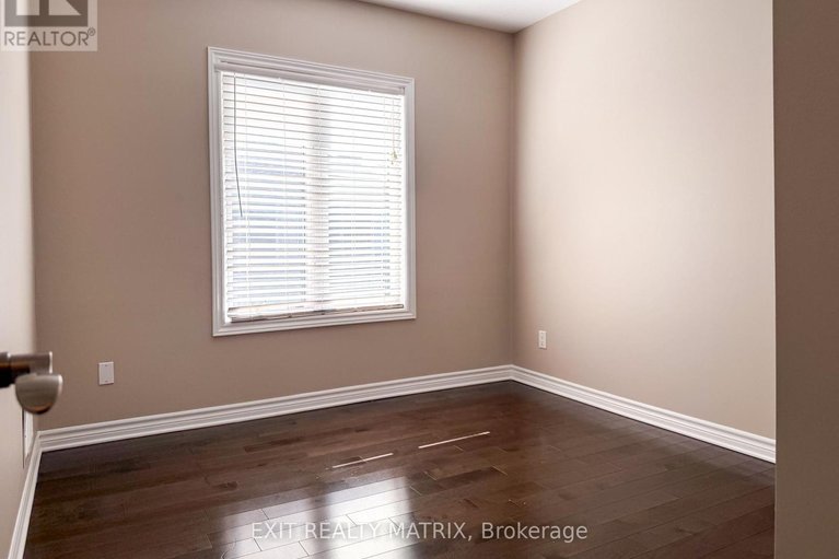 29598093/305-300-solstice-crescent/embrun/russell/ontario/K0A1W0_21