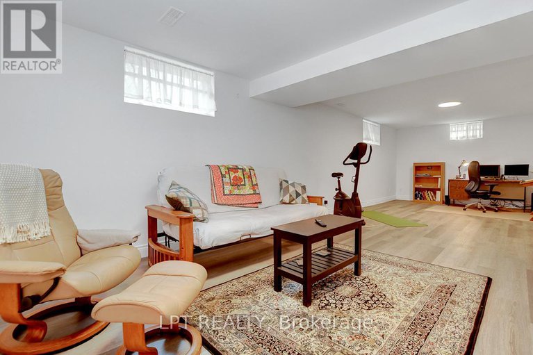 28311107/10a-ashburn-drive/borden-farmstewart-farmcarleton-heightsparkwood-hills/ottawa/ontario/K2E6N3_42