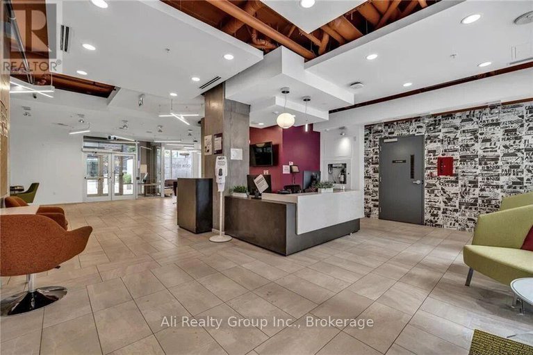 29282650/2918-105-champagne-avenue-s/west-centre-town/ottawa/ontario/K1S5E5_17