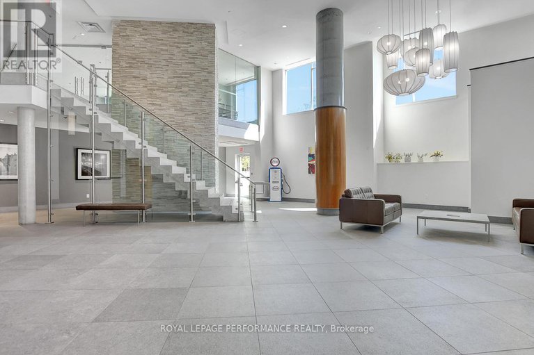 29308267/413-7-marquette-avenue/vanier/ottawa/ontario/K1L8A7_14