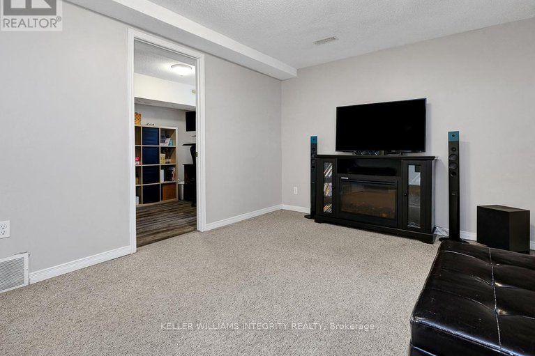 28431139/2598-crosscut-terrace/emerald-woodssawmill-creek/ottawa/ontario/K1T4A1_32