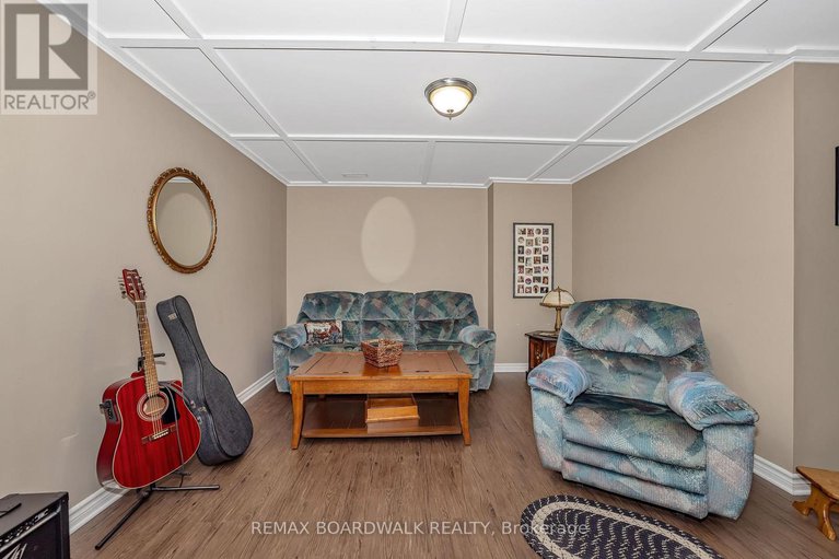 29099870/11-grove-street/iroquois/south-dundas/ontario/K0E1K0_29