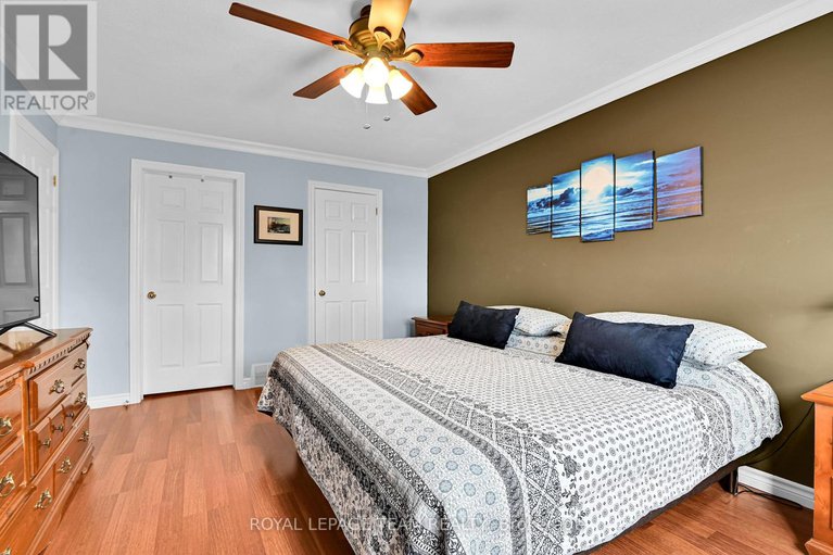 28179012/1728-smithers-crescent/chateauneuf/ottawa/ontario/K1C4X2_22