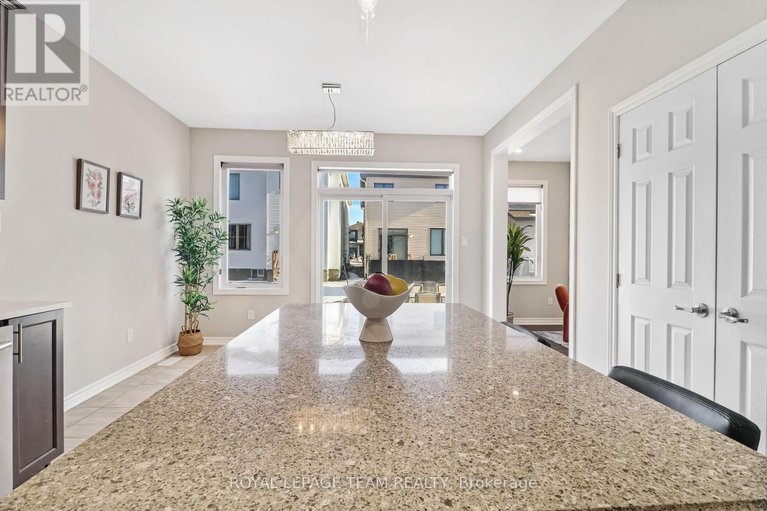 29516252/335-rue-des-soldats-riendeau-street/half-moon-bay/ottawa/ontario/K2J6H4_15