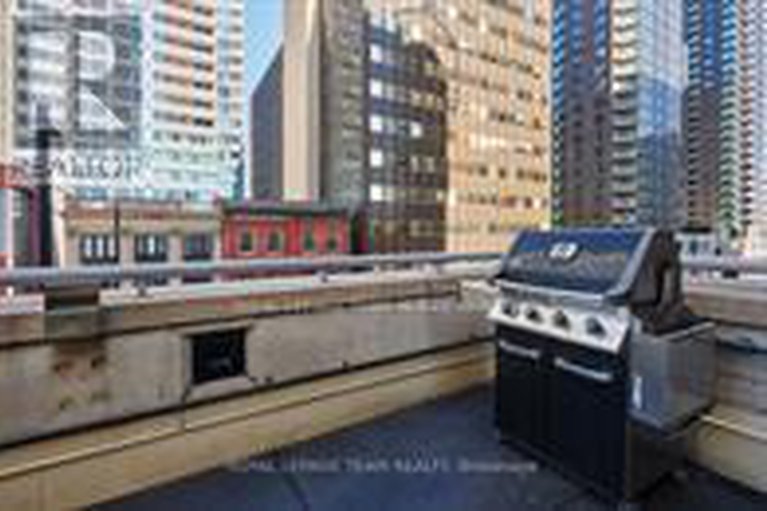 28713379/1704-234-rideau-street/sandy-hill/ottawa/ontario/K1N0A9_27