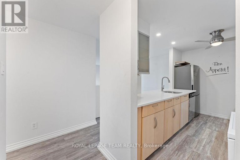 29006279/417-214-viewmount-drive/borden-farmstewart-farmcarleton-heightsparkwood-hills/ottawa/ontario/K2E7X3_7