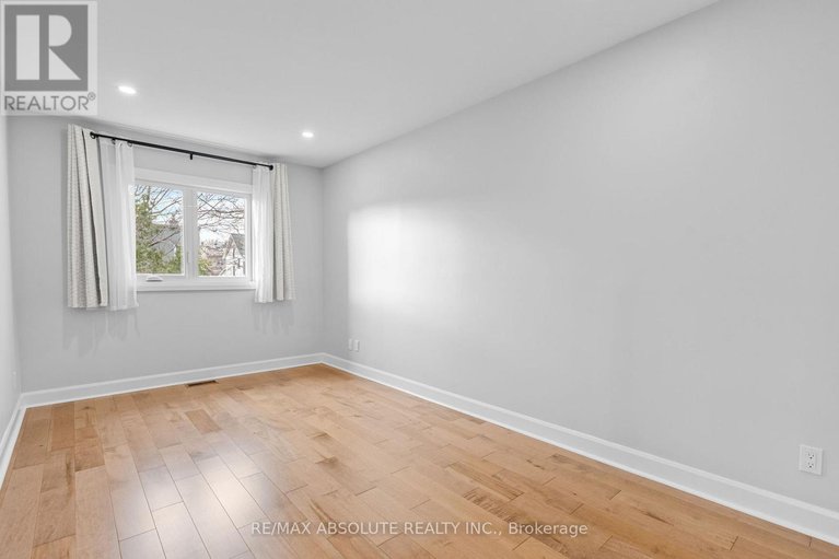 29124696/121-evelyn-avenue/ottawa-east/ottawa/ontario/K1S5K1_31
