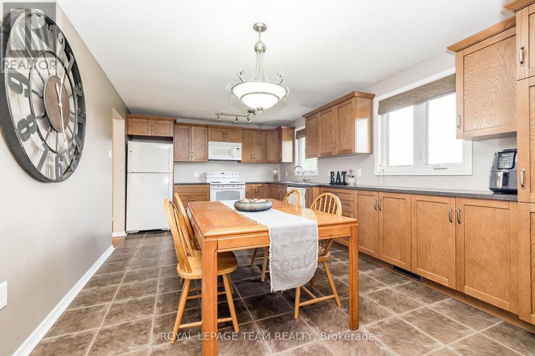 28642297/1234-kinburn-side-road/dunrobin/ottawa/ontario/K0A3M0_12