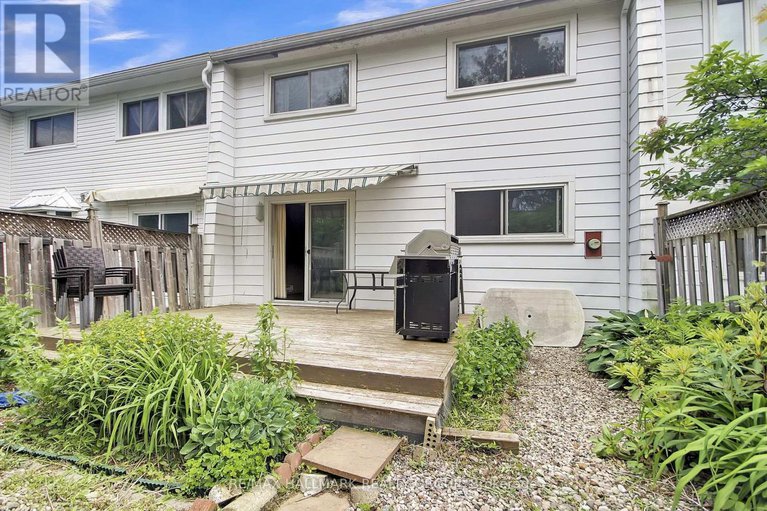 28471405/41-grady-crescent/sheahan-estatestrend-village/ottawa/ontario/K2H5S2_45