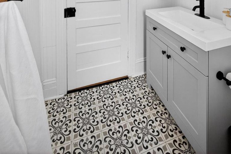 29378489/27-king-george-street/overbrook/ottawa/ontario/K1K1V6_33