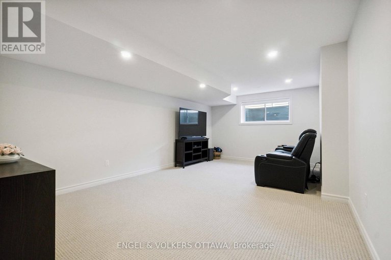28568495/640-cordelette-circle/mer-bleuebradley-estatesanderson-park/ottawa/ontario/K1W0P2_36