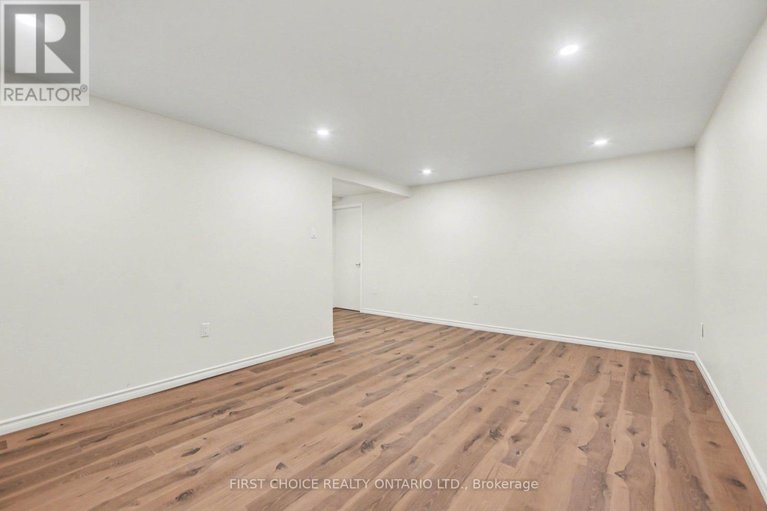 29457498/883-lawnsberry-drive/chatelaine-village/ottawa/ontario/K1E1Y2_20