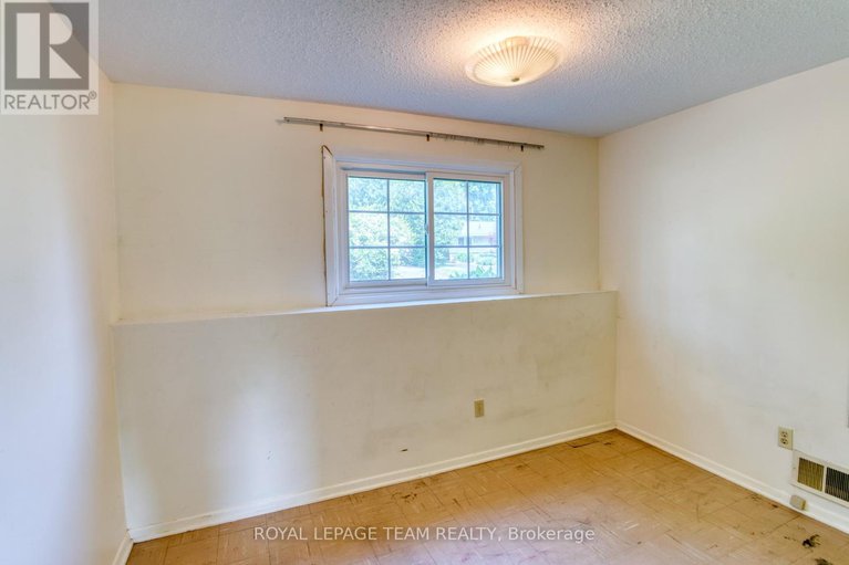 28412587/19-dayton-crescent/leslie-park/ottawa/ontario/K2H7N8_29
