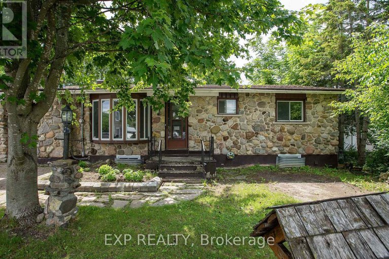 28606247/84-kenyon-street-e/alexandria/north-glengarry/ontario/K0C1A0_1