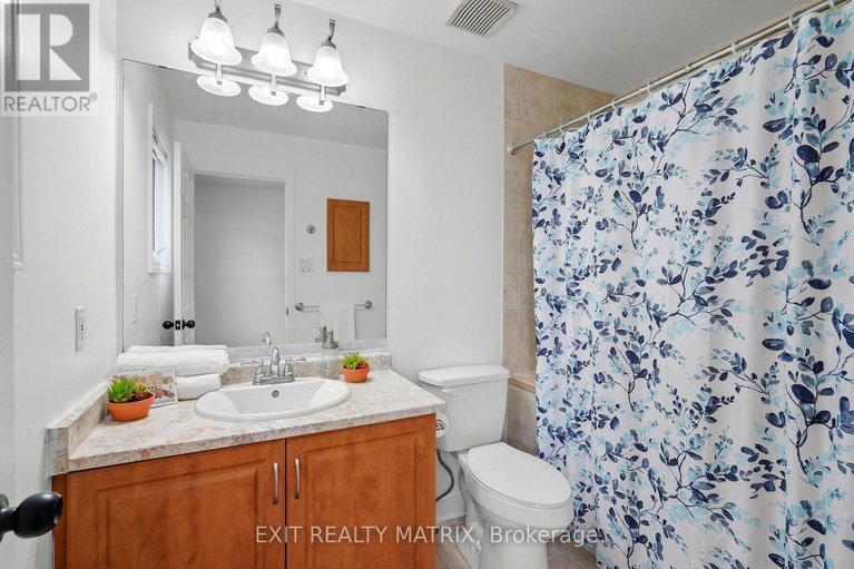 29638519/727-brome-crescent/fallingbrookridgemount/ottawa/ontario/K4A3G8_17