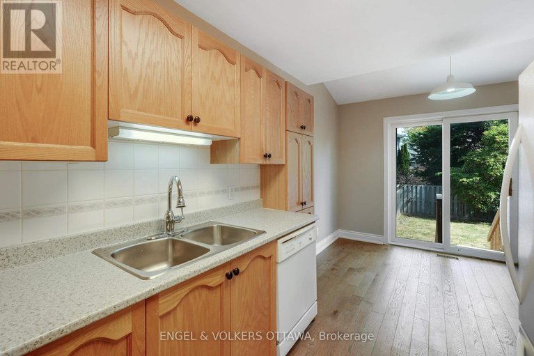 28761429/551-wild-shore-crescent/riverside-southgloucester-glen/ottawa/ontario/K1V1S9_18