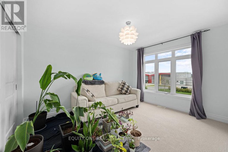 28348063/704-brian-good-avenue/riverside-southgloucester-glen/ottawa/ontario/K4M0C1_19