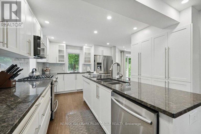 28420947/84-eastpark-drive/blackburn-hamlet/ottawa/ontario/K1B4A4_3