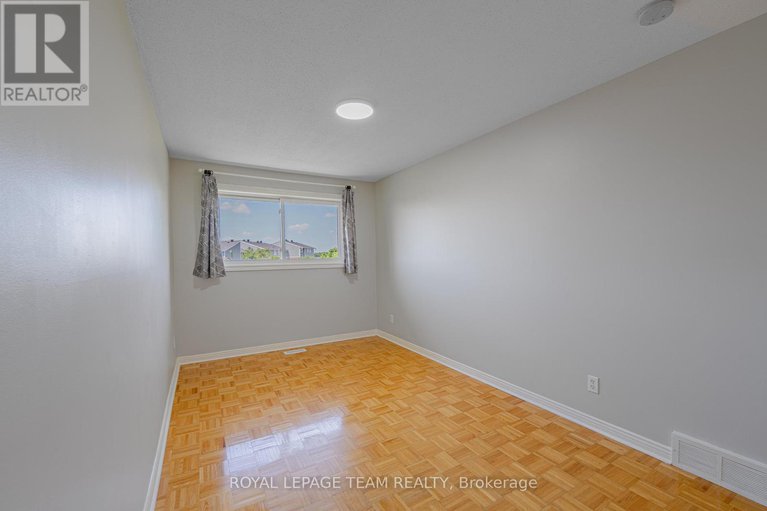28613595/28-huntview-private/hunt-clubwestern-community/ottawa/ontario/K1V0M5_35