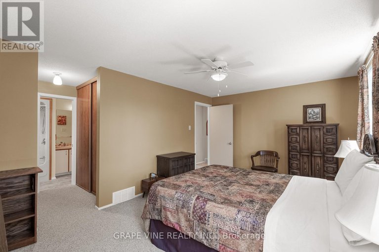 28662604/34-four-seasons-drive/borden-farmstewart-farmcarleton-heightsparkwood-hills/ottawa/ontario/K2E7P8_15