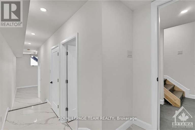 28662763/828-alpine-avenue/queensway-terrace-north/ottawa/ontario/K2B5R6_25