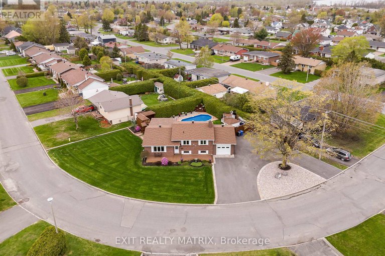 28299942/510-parisien-street/hawkesbury/hawkesbury/ontario/K6A3B6_31