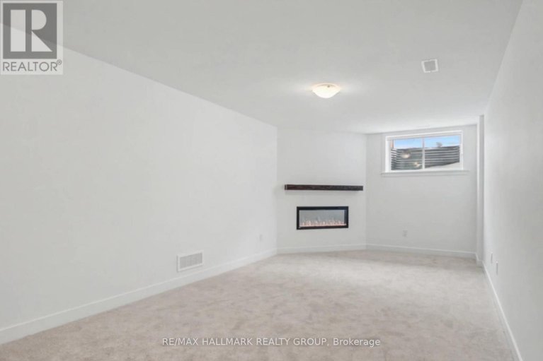 29544295/1126-spoor-street/rural-kanata-central/ottawa/ontario/K2W0N4_24