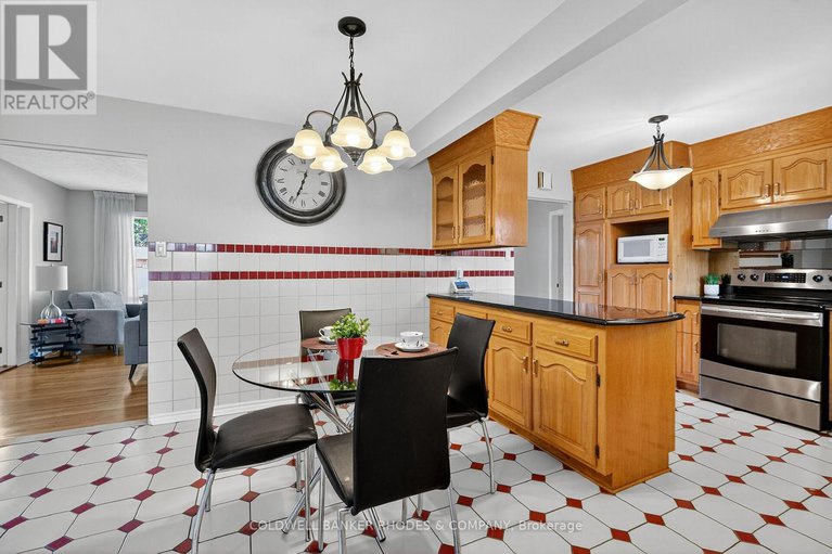 28912444/11-willeth-avenue/city-viewskylinefisher-heightsparkwood-hills/ottawa/ontario/K2E5C2_15