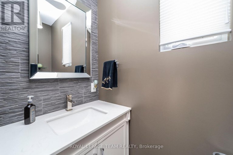 28679095/51-aylen-avenue/woodroffe/ottawa/ontario/K2A3P6_16