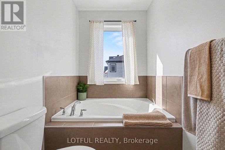 29383914/521-foxlight-circle/emerald-meadowstrailwest/ottawa/ontario/K2M0L9_22