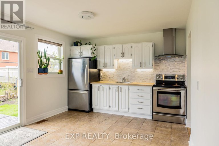 28811439/1954-rosebella-avenue/blossom-parkleitrim/ottawa/ontario/K1T1G7_9