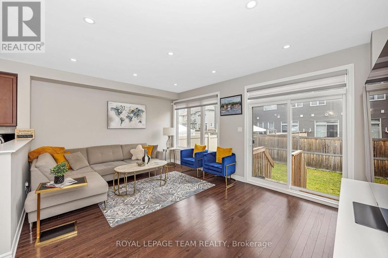 28564716/526-edenwylde-drive/remainder-of-stittsville-area/ottawa/ontario/K2S2K4_16