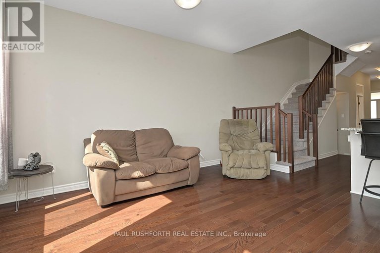 28251370/25-duncanville-street/village-of-russell/russell/ontario/K4R0E8_4