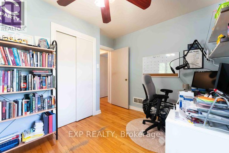28788281/878-ivanhoe-avenue/queensway-terrace-north/ottawa/ontario/K2B5S5_18