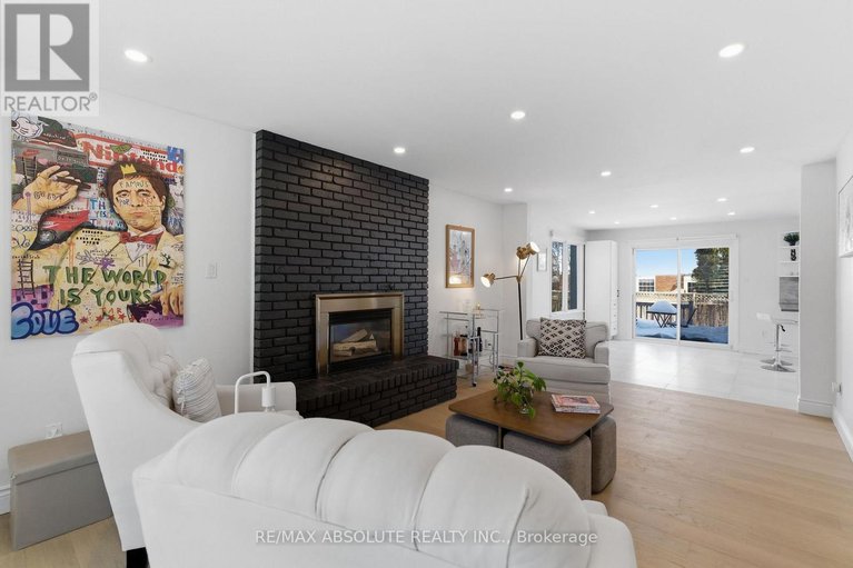 29407947/13-weatherwood-crescent/pineglencountry-place/ottawa/ontario/K2E7C5_6