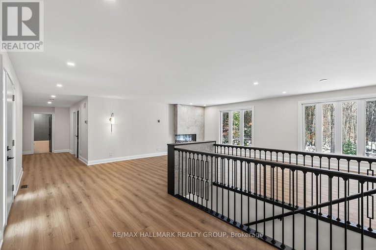 29137942/1625-royal-orchard-drive/cumberland-estates/ottawa/ontario/K4C1A9_15